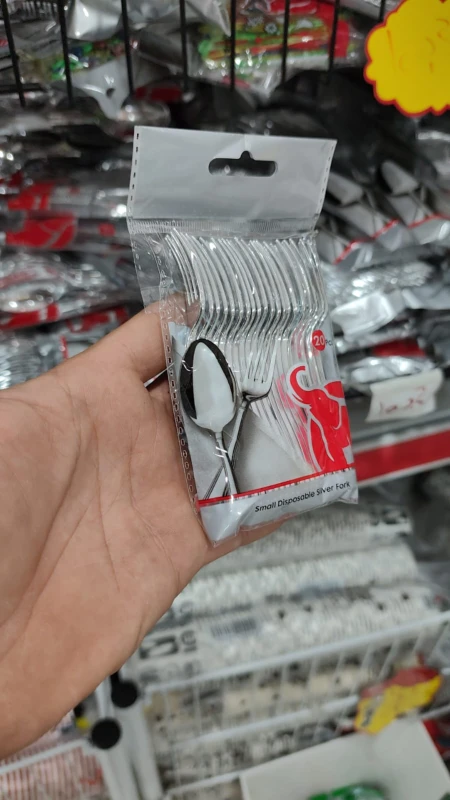شوك بلاستيك فضي صغير